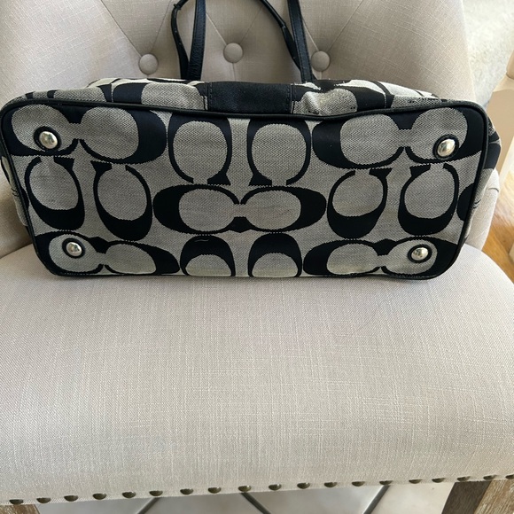 Coach Black and Cream Signature Shoulder Bag - Picture 15 of 15